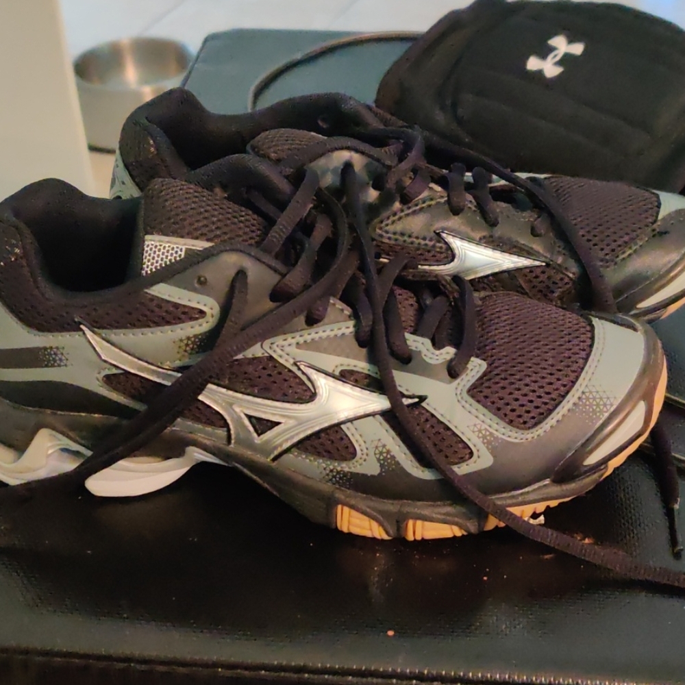 Mizuno volleyball shoes